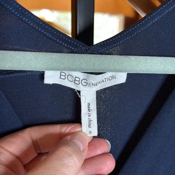 BCBGeneration LS V-Neck Sheath Stretch Knit Mini Dress Navy Blue Size Small - Picture 2 of 7